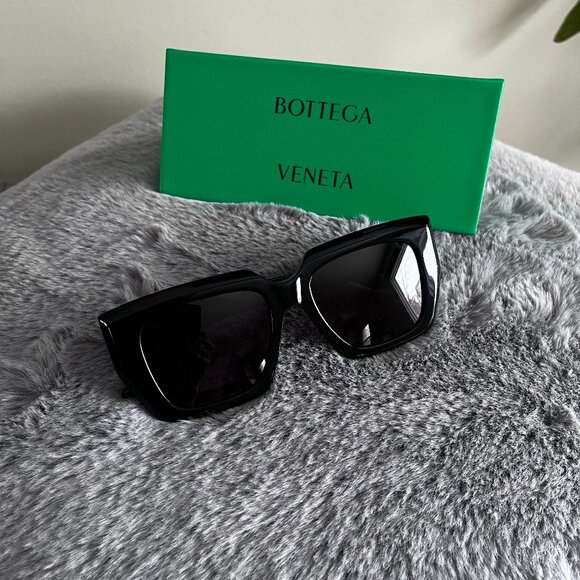 Bottega Veneta -- Black Rectangle Angular Sunglasses --UNISEX - Picture 1 of 8